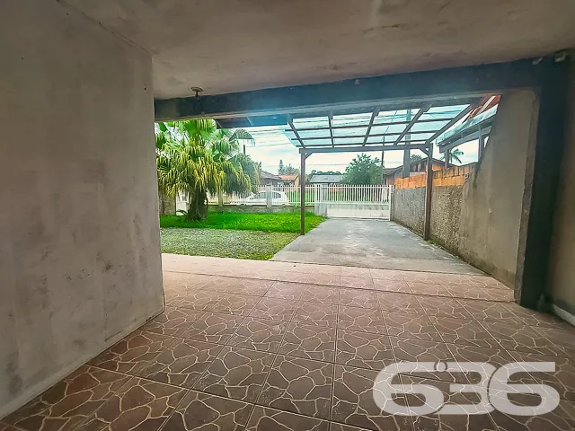 IMĂVEL COM 2 QUARTOS NO BAIRRO PARANAGUAMIRIM
Com