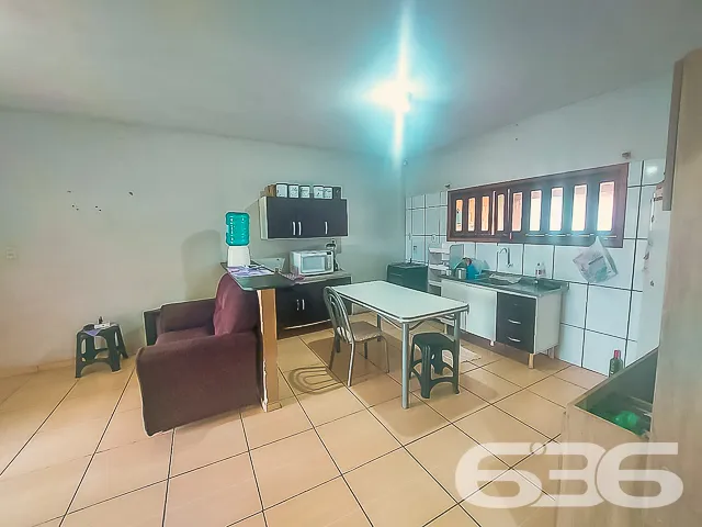 IMĂVEL COM 2 QUARTOS NO BAIRRO PARANAGUAMIRIM
Com