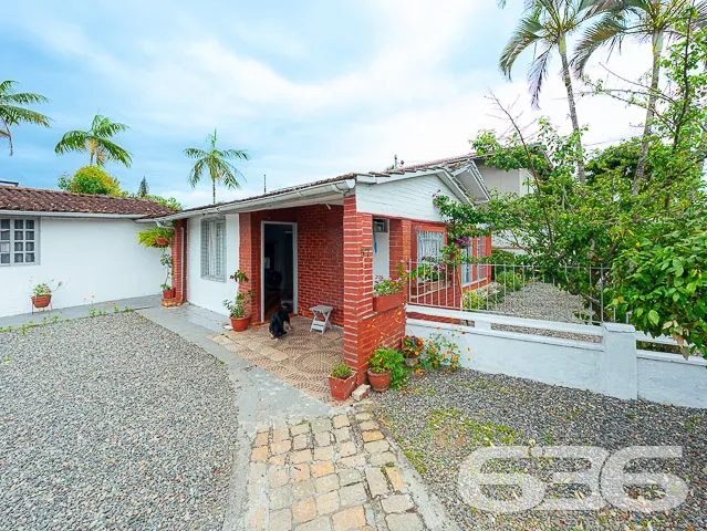 Casa à venda no barro América em Joinville. Descub