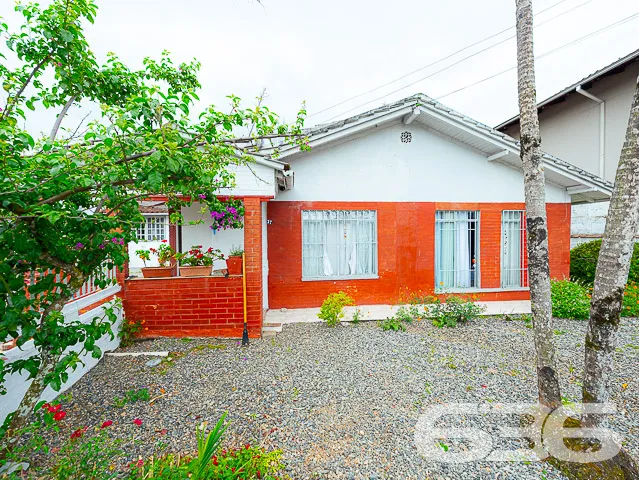 Casa à venda no barro América em Joinville. Descub