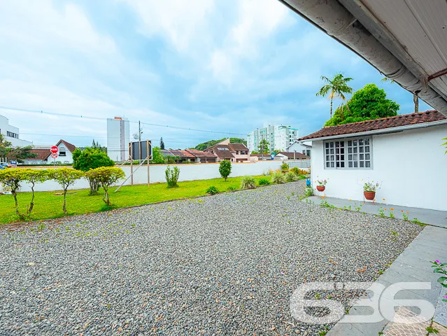 Casa à venda no barro América em Joinville. Descub