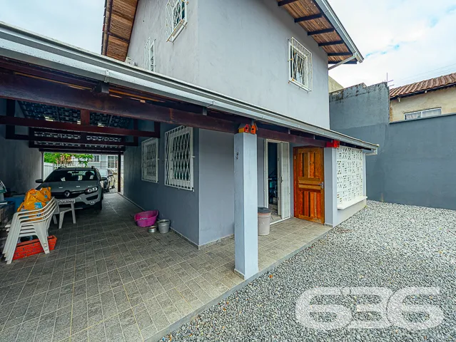 SOBRADO ESPAÇOSO PARA VOCÊ E SUA FAMÍLIA DESFRUTAR