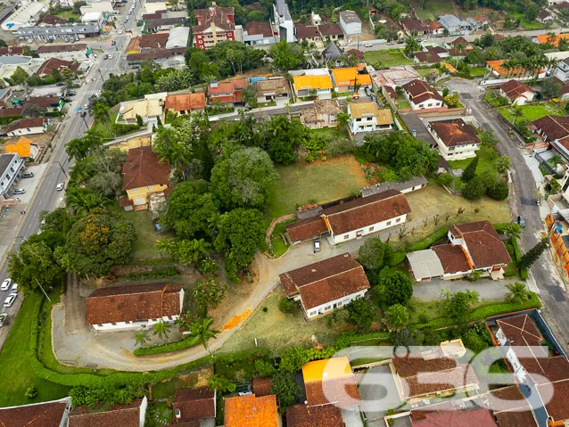 OPORTUNIDADE DE TERRENO COM LOCALIZAÇÃO PRIVILEGIA