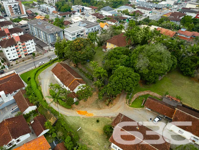 OPORTUNIDADE DE TERRENO COM LOCALIZAÇÃO PRIVILEGIA