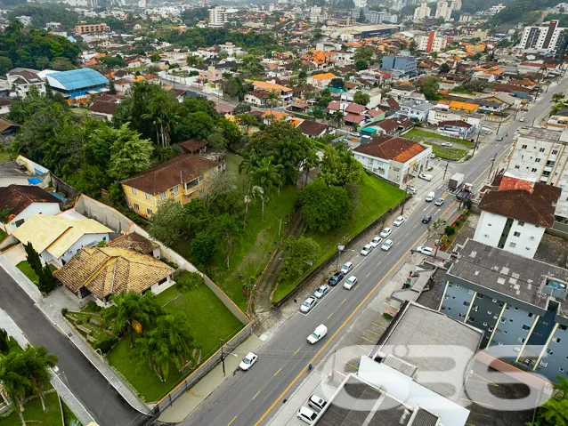 OPORTUNIDADE DE TERRENO COM LOCALIZAÇÃO PRIVILEGIA