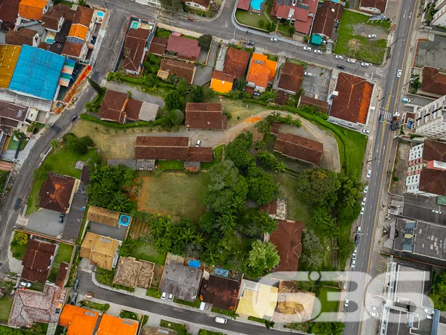 OPORTUNIDADE DE TERRENO COM LOCALIZAÇÃO PRIVILEGIA