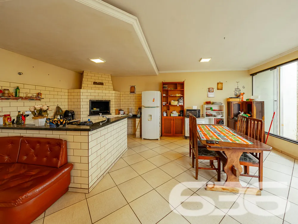 AMPLO IMÓVEL NO BAIRRO MORRO DO MEIO - INVISTA AQU