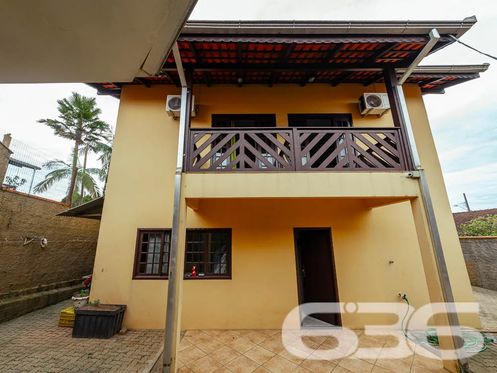 AMPLO IMÓVEL NO BAIRRO MORRO DO MEIO - INVISTA AQU