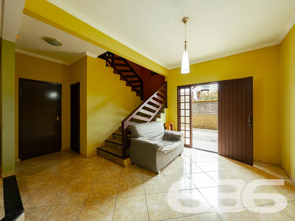 AMPLO IMÓVEL NO BAIRRO MORRO DO MEIO - INVISTA AQU