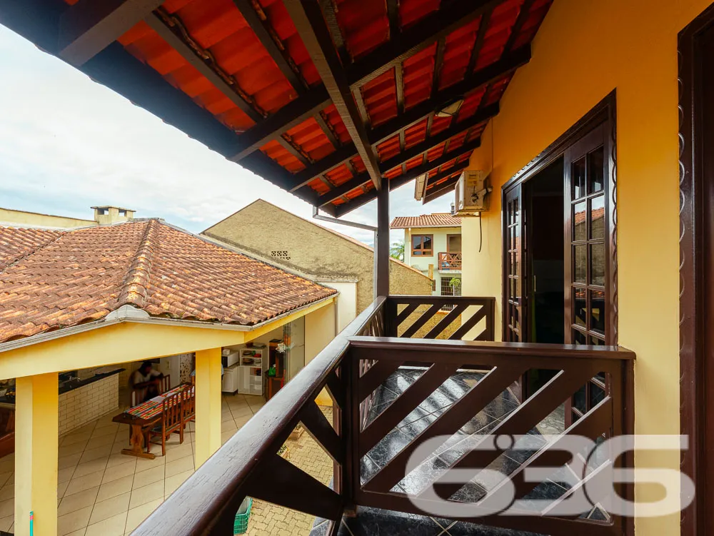 AMPLO IMÓVEL NO BAIRRO MORRO DO MEIO - INVISTA AQU