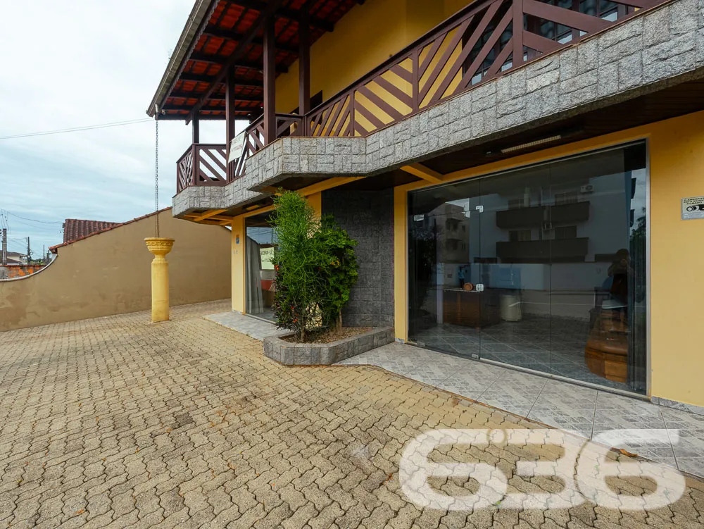 AMPLO IMÓVEL NO BAIRRO MORRO DO MEIO - INVISTA AQU