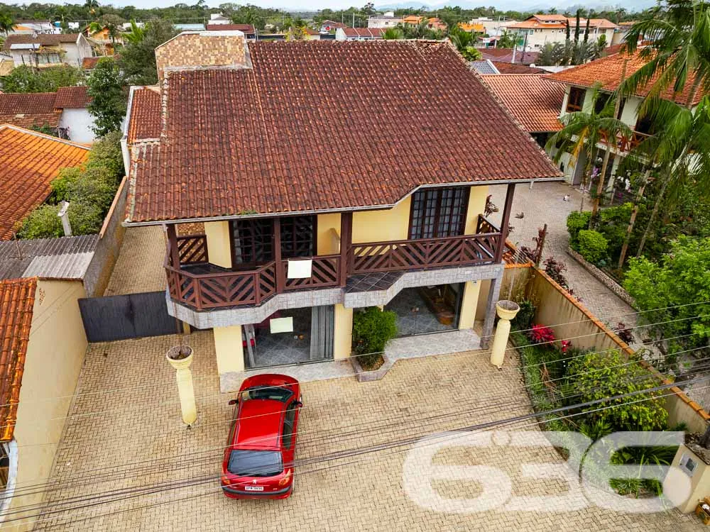 AMPLO IMÓVEL NO BAIRRO MORRO DO MEIO - INVISTA AQU