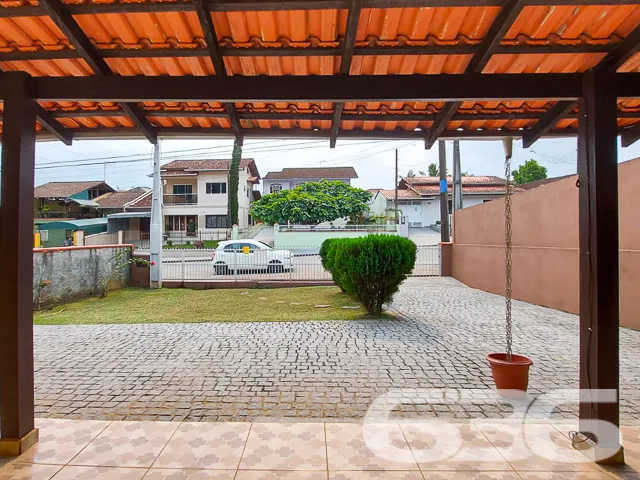 IMÓVEL COM BELO JARDIM E 3 DORMITÓRIOS NO BAIRRO I
