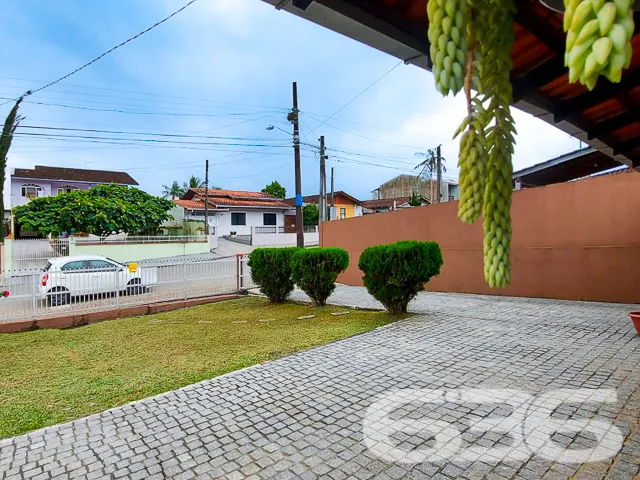 IMÓVEL COM BELO JARDIM E 3 DORMITÓRIOS NO BAIRRO I
