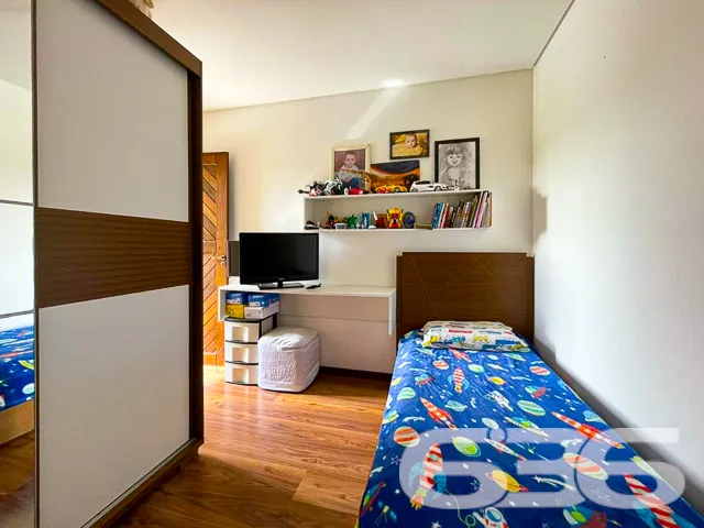 BELO IMÓVEL COM SUÍTE + 2 DORMITÓRIOS NO BAIRRO AV