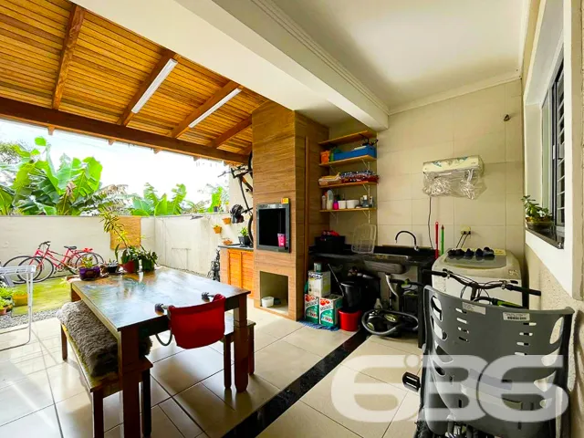 BELO IMÓVEL COM SUÍTE + 2 DORMITÓRIOS NO BAIRRO AV