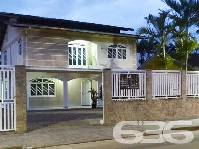 BELO SOBRADO COM SUÍTE + 2 QUARTOS NO BAIRRO FÁTIM