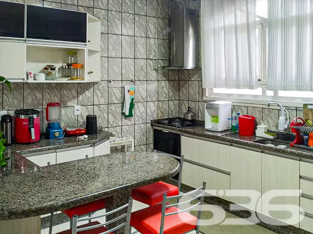 BELO SOBRADO COM SUÍTE + 2 QUARTOS NO BAIRRO FÁTIM