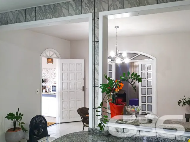 BELO SOBRADO COM SUÍTE + 2 QUARTOS NO BAIRRO FÁTIM