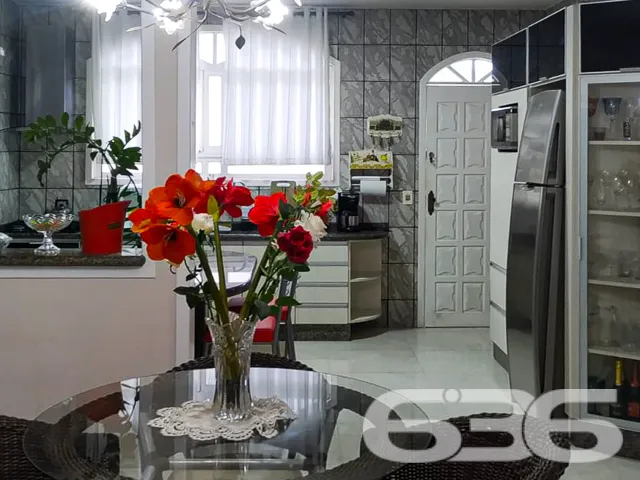 BELO SOBRADO COM SUÍTE + 2 QUARTOS NO BAIRRO FÁTIM