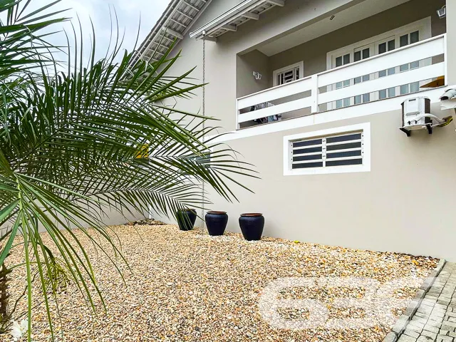 EXCELENTE IMÓVEL COM SUÍTE MASTER NO BAIRRO IRIRIÚ