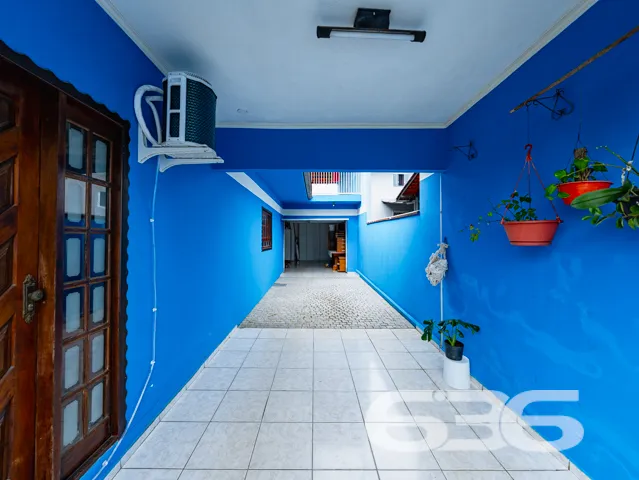 Ampla residência térrea no bairro Costa e Silva, J