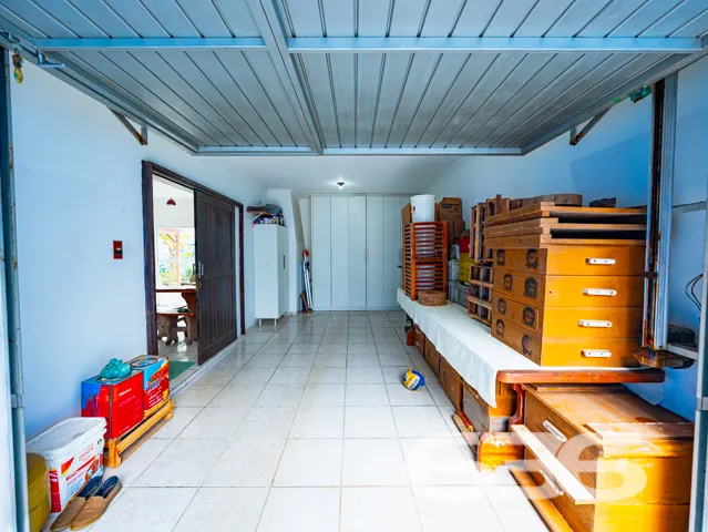 Ampla residência térrea no bairro Costa e Silva, J