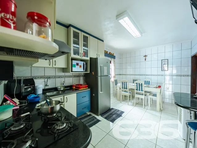 Ampla residência térrea no bairro Costa e Silva, J