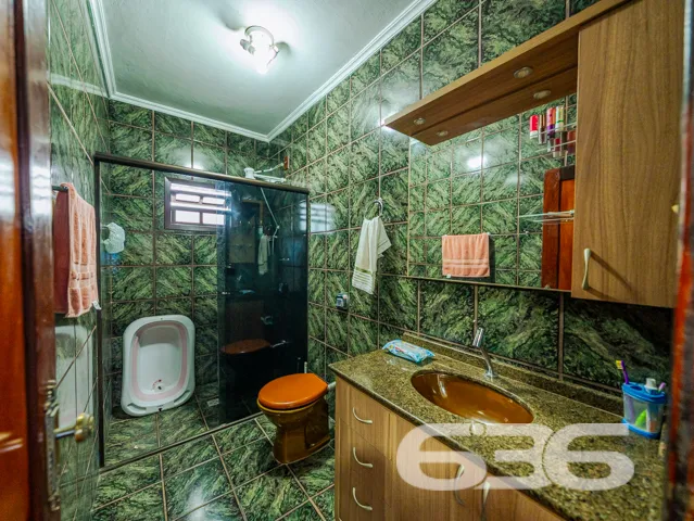 Ampla residência térrea no bairro Costa e Silva, J