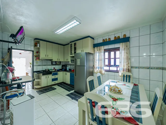 Ampla residência térrea no bairro Costa e Silva, J