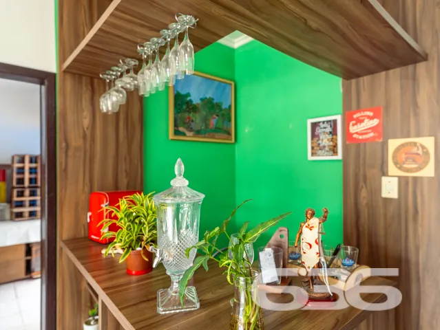 Ampla residência térrea no bairro Costa e Silva, J