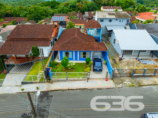 Ampla residência térrea no bairro Costa e Silva, J