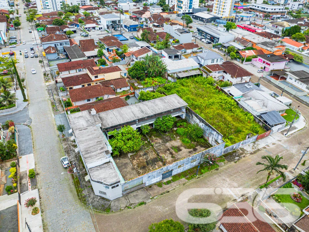 Descubra as Possibilidades Únicas deste Espaçoso T
