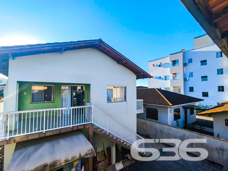 Excelente oportunidade no Iririú – imóvel com múlt