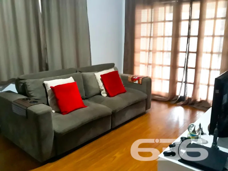 Oportunidade Única em Joinville: Residência Térrea