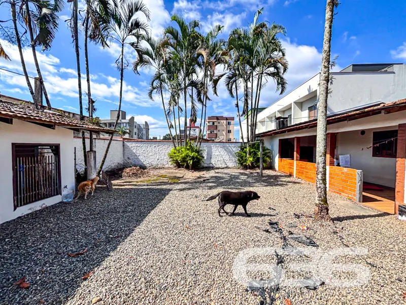 Oportunidade Única em Joinville: Residência Térrea