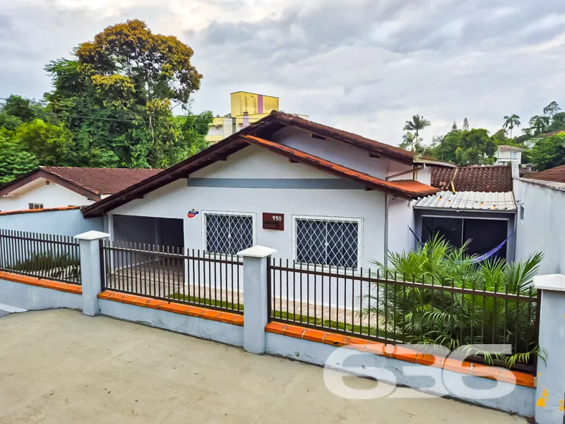 Maravilhosa Casa Térrea à Venda no Bairro Costa e 