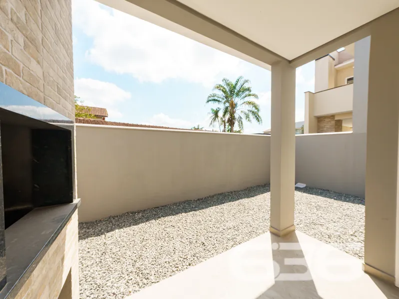 MagnĂfica Oportunidade em Joinville: Sobrado de Al