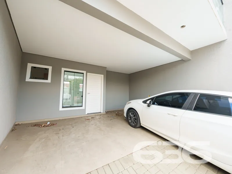 MagnĂfica Oportunidade em Joinville: Sobrado de Al