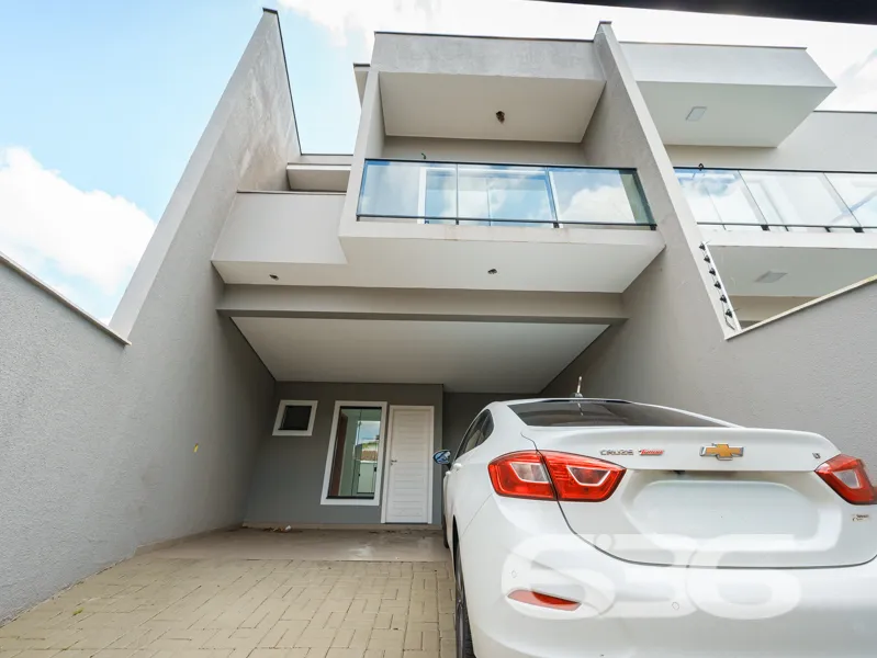 MagnĂfica Oportunidade em Joinville: Sobrado de Al