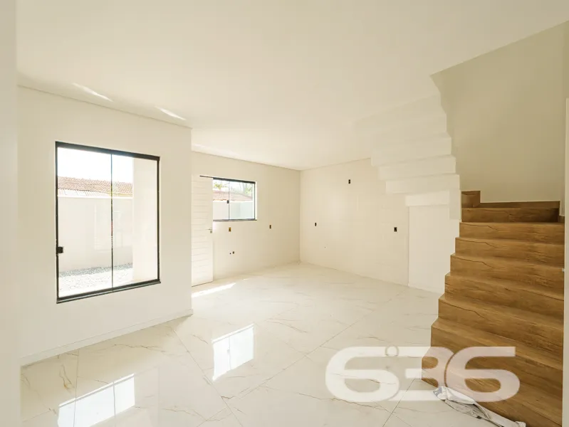 MagnĂfica Oportunidade em Joinville: Sobrado de Al