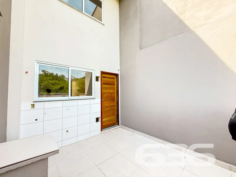 Viva no Coração de Joinville: Seu Novo Sobrado Esp