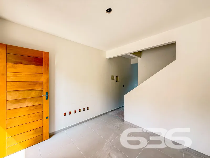 Viva no Coração de Joinville: Seu Novo Sobrado Esp