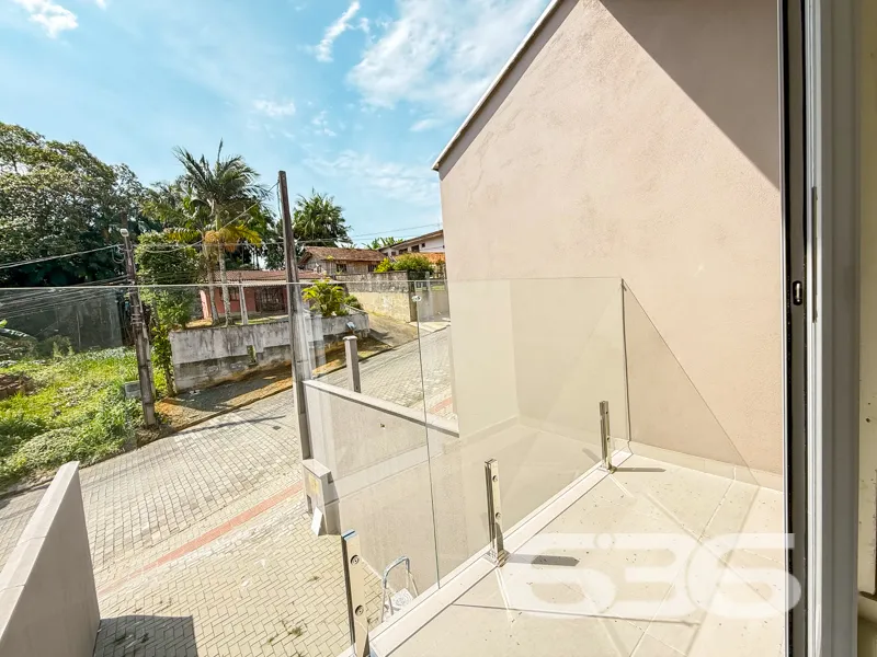 Viva no Coração de Joinville: Seu Novo Sobrado Esp