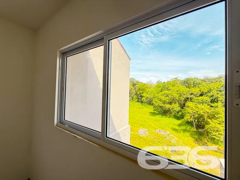 Viva no Coração de Joinville: Seu Novo Sobrado Esp