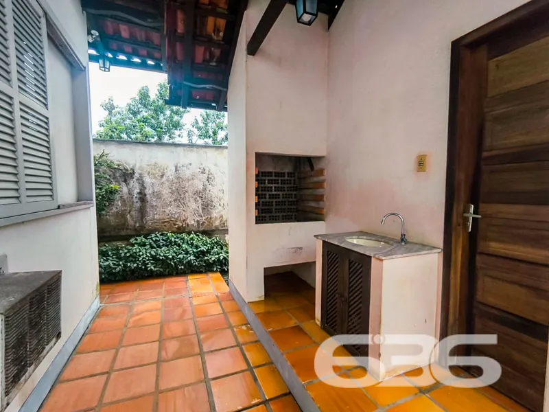 Excelente Oportunidade: Residência Térrea no Bairr