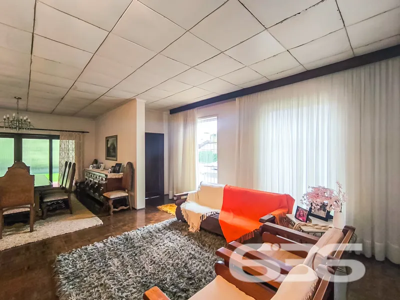 Excelente Oportunidade: Residência Térrea no Bairr