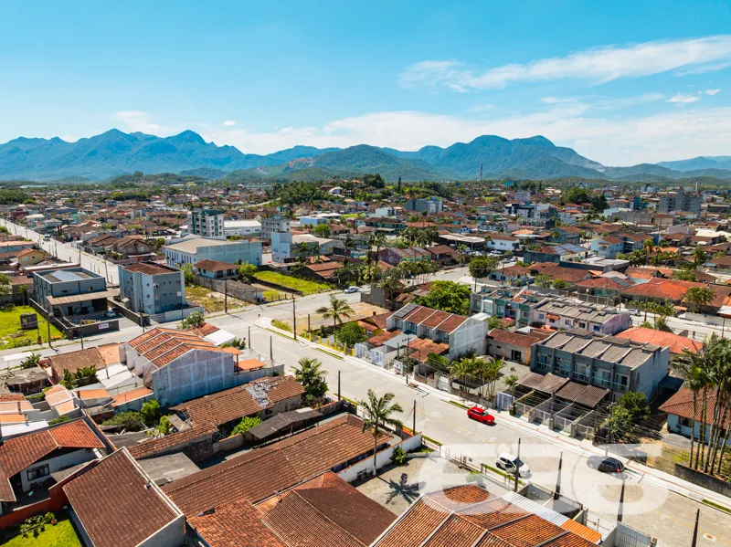 Casa à venda em Joinville, SC no bairro Vila Nova: