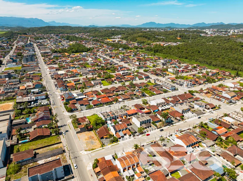 Casa à venda em Joinville, SC no bairro Vila Nova: