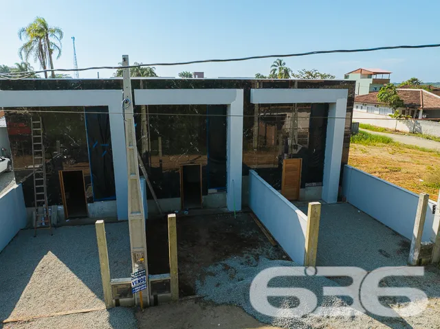 Apresentamos um imóvel, situado a apenas 200 metro